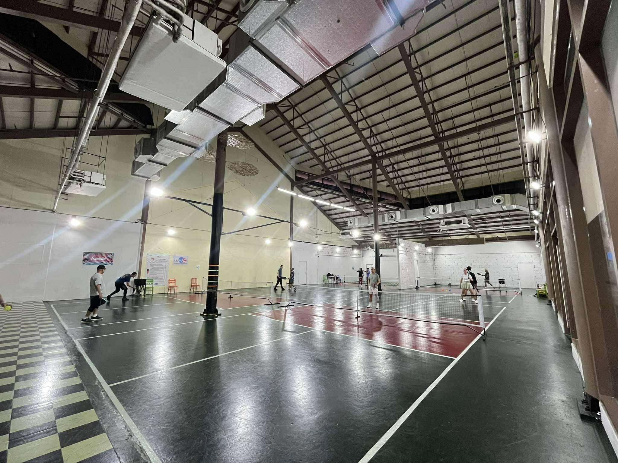 The Zone and Tiendasitas court photo